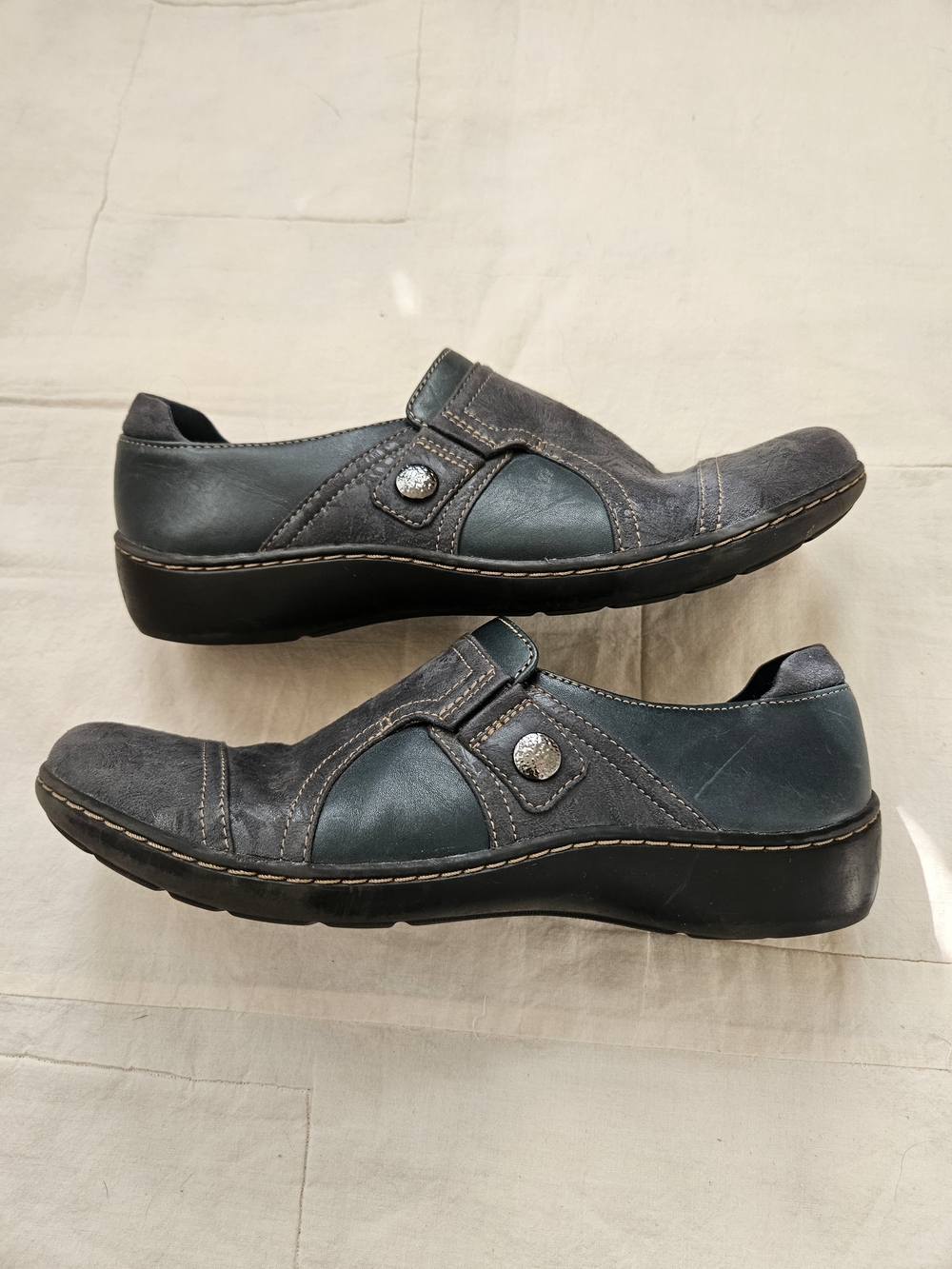 Clarks Women's Slip-On Loafers in Dark Blue and Gray 8.5 M